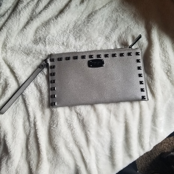 Michael Kors wristlet with gunmetal hardware - Picture 7 of 8